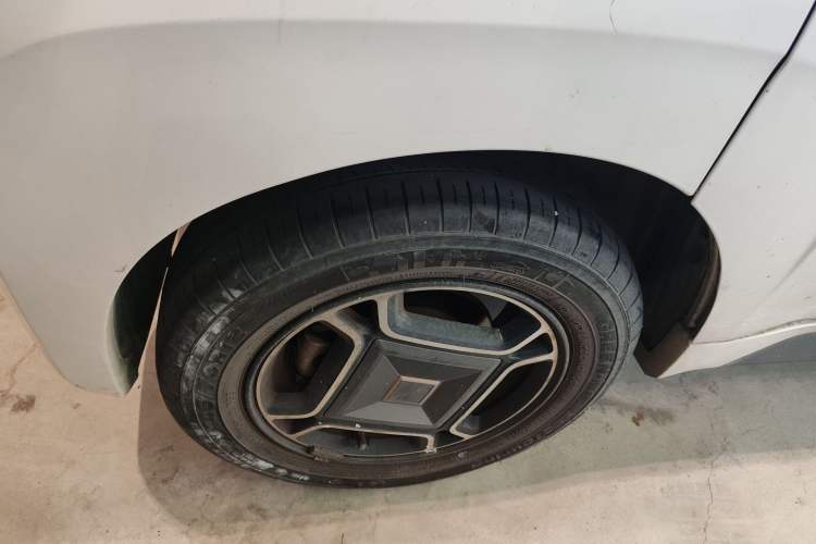 Used Baojun E200 2018 Smart Enjoy Edition Right Rear Wheel Hub