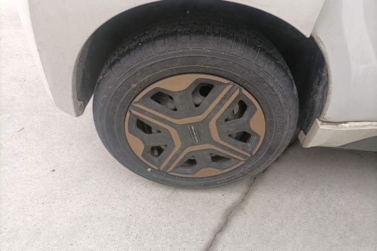 Used Baojun E200 2018 Intelligent Driving Edition Right Rear Wheel Hub