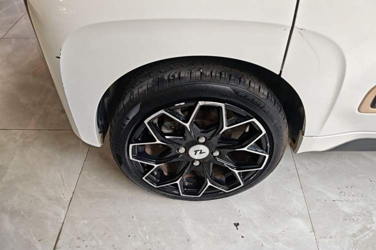 Used Baojun E200 2018 Intelligent Driving Edition Right Rear Wheel Hub