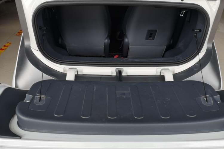 Used Baojun E200 2018 Intelligent Driving Edition Trunk