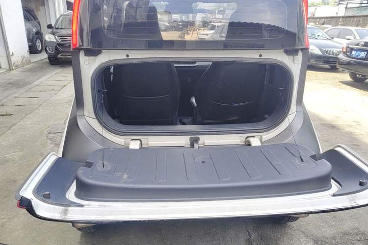 Used Baojun E200 2018 Intelligent Driving Edition Trunk