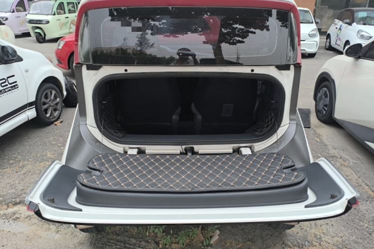 Used Baojun E200 2018 Intelligent Driving Edition Trunk