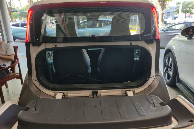 Used Baojun E200 2018 Smart Enjoy Edition Trunk