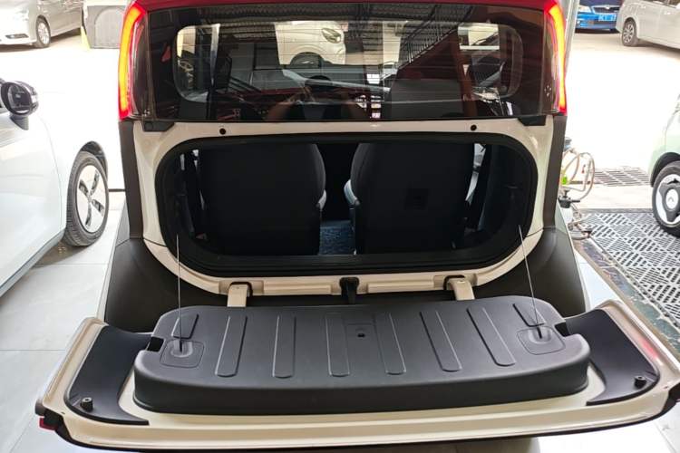 Used Baojun E200 2018 Intelligent Driving Edition Trunk
