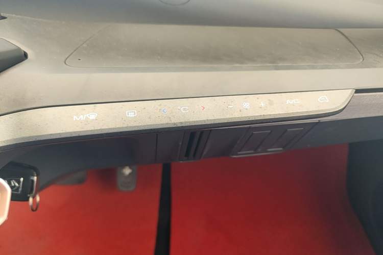 Used Baojun E200 2019 250KM Smart Drive Edition Audio And AC Panel