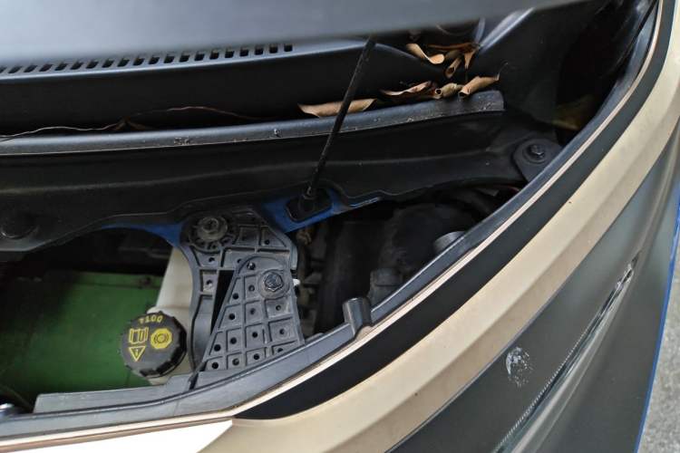 Used Baojun E200 2019 250KM Smart Drive Edition Engine Bay Left