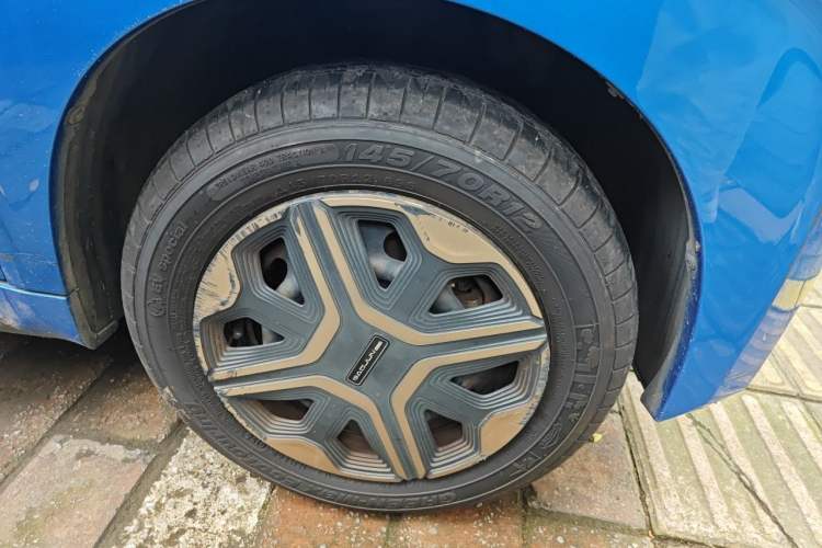 Used Baojun E200 2019 250KM Smart Drive Edition Right Front Wheel Hub