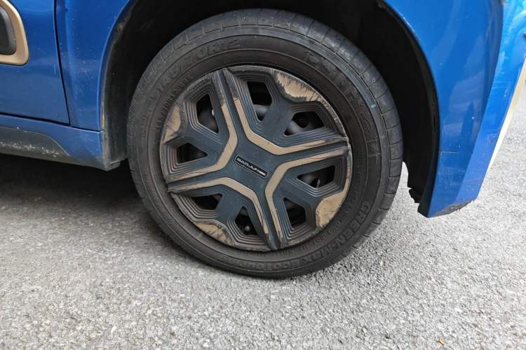 Used Baojun E200 2019 250KM Smart Drive Edition Right Front Wheel Hub