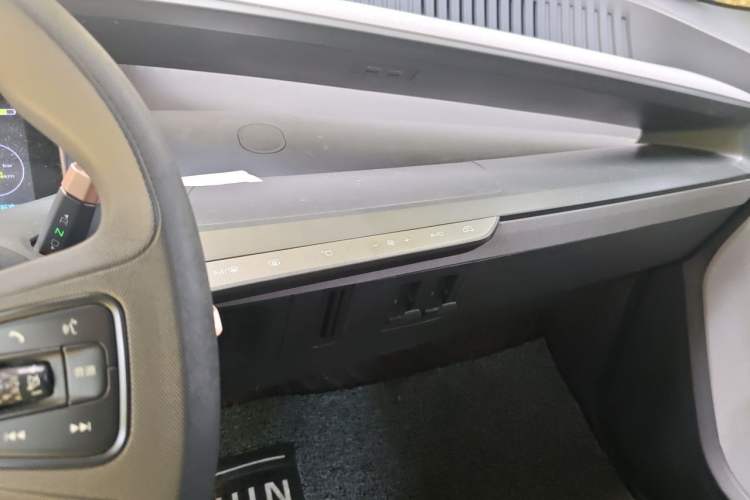Used Baojun E200 2019 250KM Smart Drive Edition Audio And AC Panel