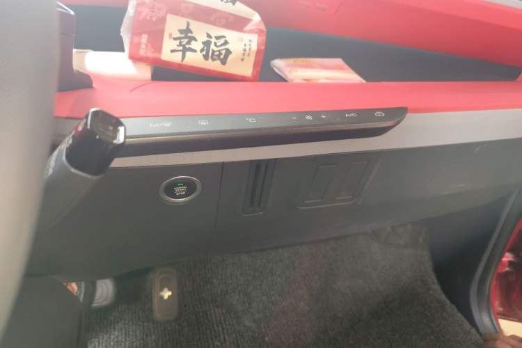 Used Baojun E200 2019 250KM Smart Enjoyment Version Audio And AC Panel