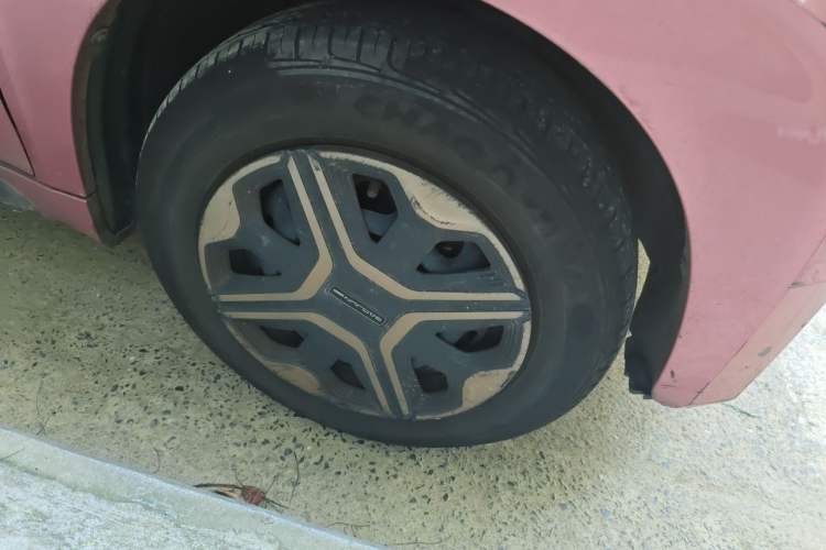 Used Baojun E200 2019 250KM Smart Drive Edition Right Front Wheel Hub