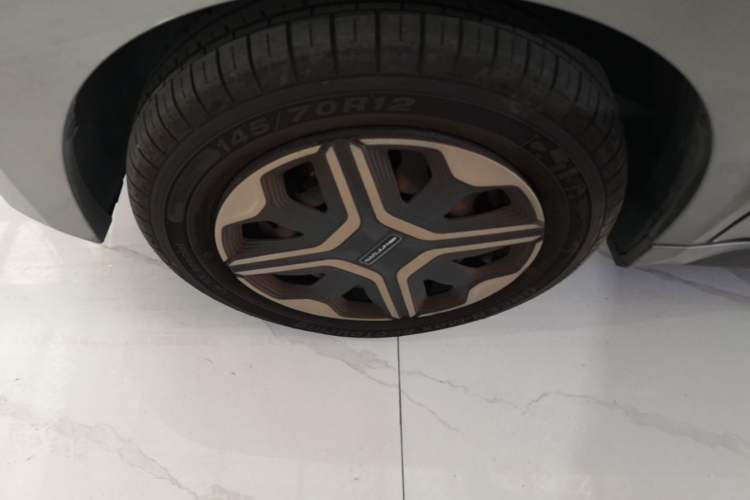 Used Baojun E200 2019 250KM Smart Drive Edition Left Front Wheel Hub