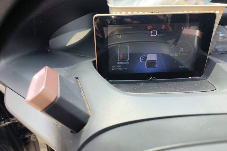 Used Baojun E200 2019 250KM Smart Drive Edition Odometer Close Up