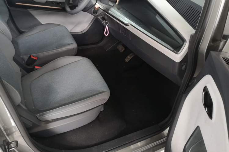 Used Baojun E200 2019 250KM Smart Drive Edition Right Front Seat