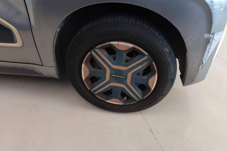 Used Baojun E200 2019 250KM Smart Drive Edition Right Front Wheel Hub