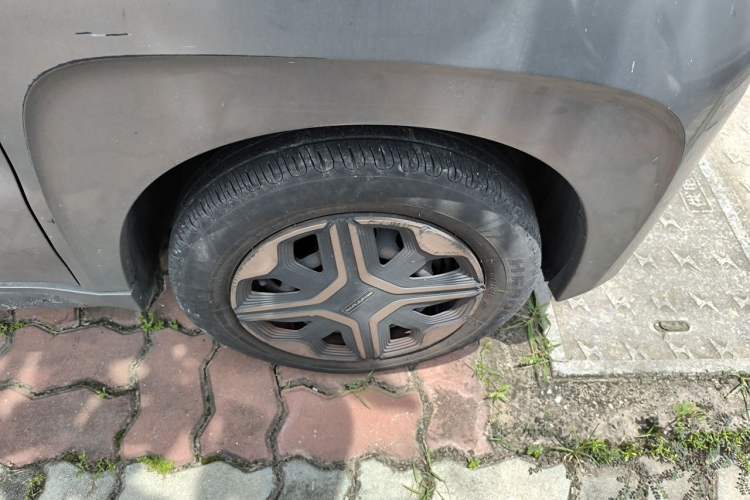 Used Baojun E200 2019 250KM Smart Drive Edition Right Front Wheel Hub
