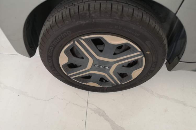 Used Baojun E200 2019 250KM Smart Drive Edition Right Rear Wheel Hub