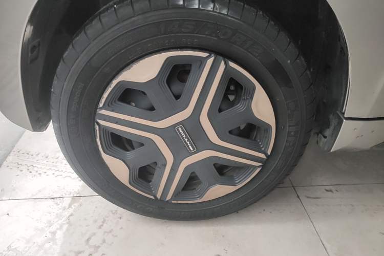Used Baojun E200 2019 250KM Smart Drive Edition Right Rear Wheel Hub