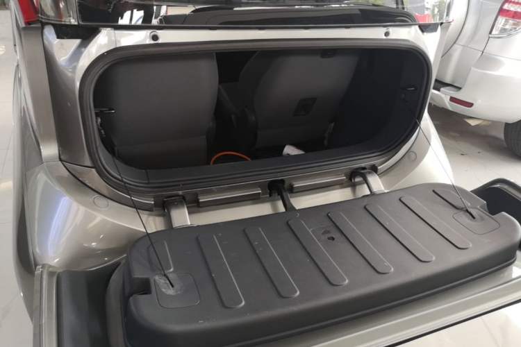 Used Baojun E200 2019 250KM Smart Drive Edition Trunk