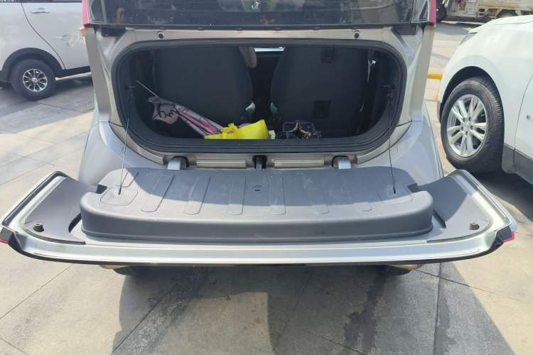 Used Baojun E200 2019 250KM Smart Drive Edition Trunk