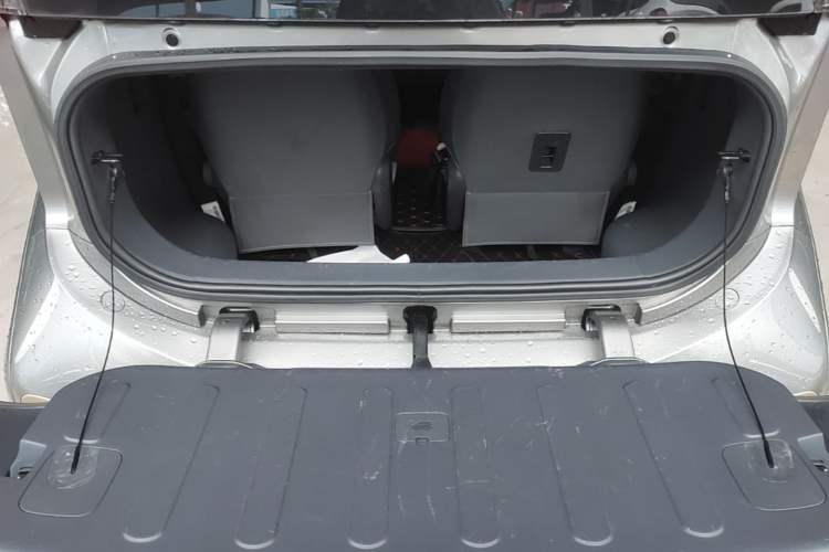 Used Baojun E200 2019 250KM Smart Drive Edition Trunk