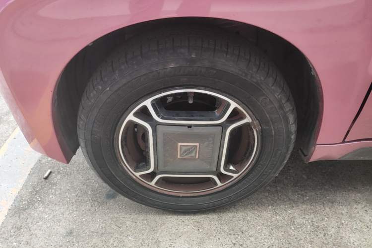 Used Baojun E200 2019 250KM Smart Enjoyment Version Left Front Wheel Hub