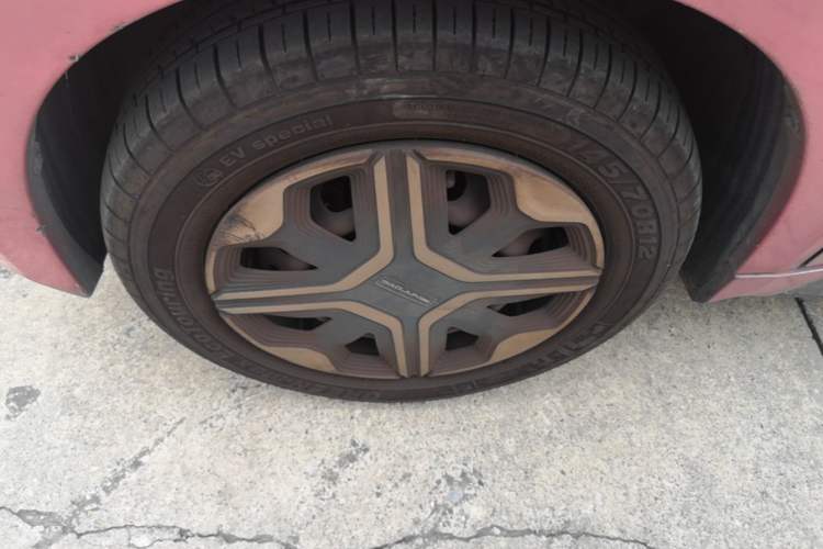 Used Baojun E200 2019 250KM Smart Drive Edition Left Front Wheel Hub