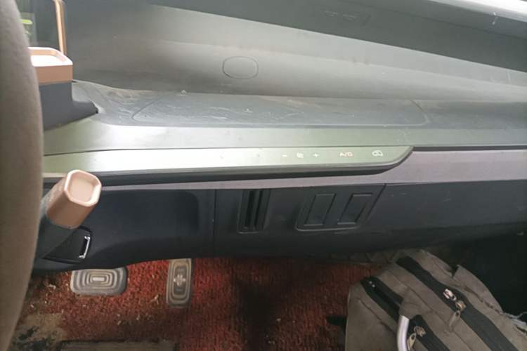 Used Baojun E200 2019 250KM Smart Drive Edition Audio And AC Panel