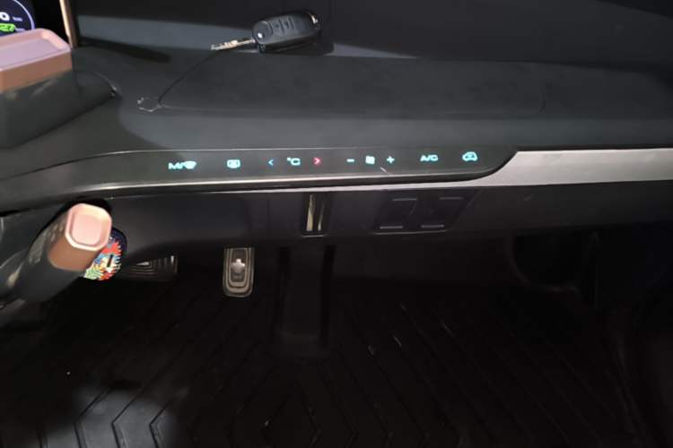 Used Baojun E200 2019 250KM Smart Drive Edition Audio And AC Panel