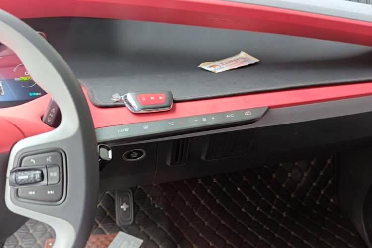 Used Baojun E200 2019 250KM Smart Enjoyment Version Audio And AC Panel