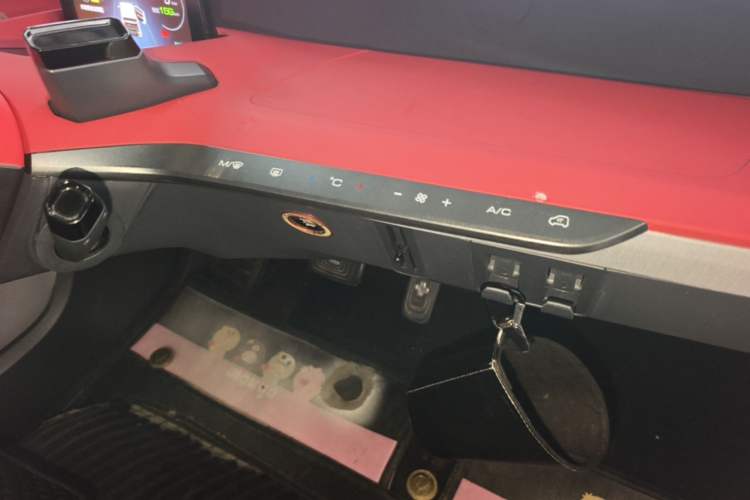 Used Baojun E200 2019 250KM Smart Drive Edition Audio And AC Panel