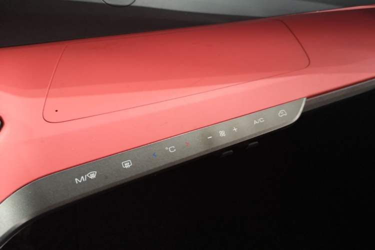 Used Baojun E200 2019 250KM Smart Enjoyment Version Audio And AC Panel