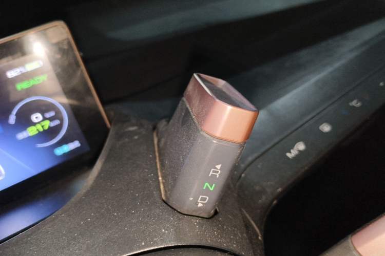 Used Baojun E200 2019 250KM Smart Drive Edition Gear Lever