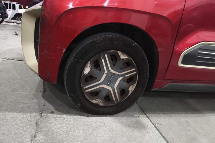 Used Baojun E200 2019 250KM Smart Drive Edition Left Front Wheel Hub