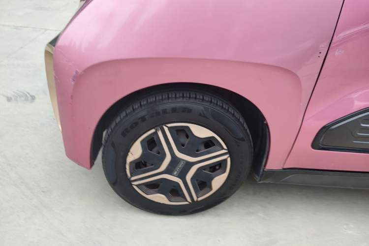Used Baojun E200 2019 250KM Smart Drive Edition Left Front Wheel Hub