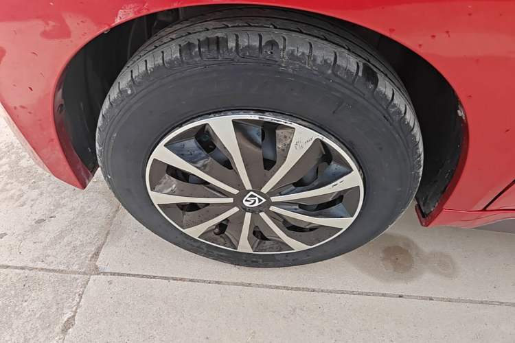 Used Baojun E200 2019 250KM Smart Drive Edition Left Front Wheel Hub