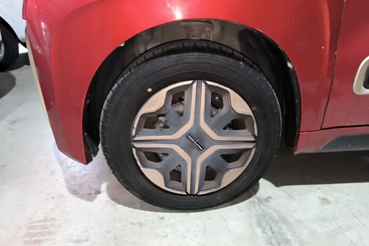 Used Baojun E200 2019 250KM Smart Drive Edition Left Front Wheel Hub