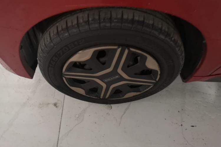 Used Baojun E200 2019 250KM Smart Drive Edition Left Front Wheel Hub