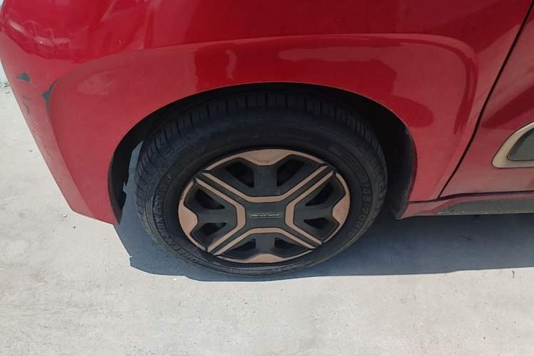 Used Baojun E200 2019 250KM Smart Drive Edition Left Front Wheel Hub