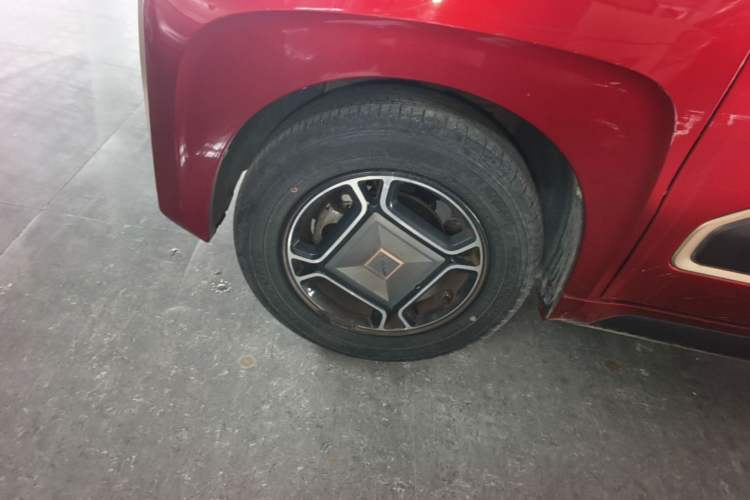 Used Baojun E200 2019 250KM Smart Drive Edition Left Front Wheel Hub