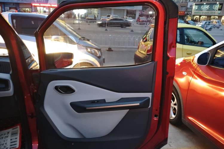 Used Baojun E200 2019 250KM Smart Drive Edition Right Front Door Interior