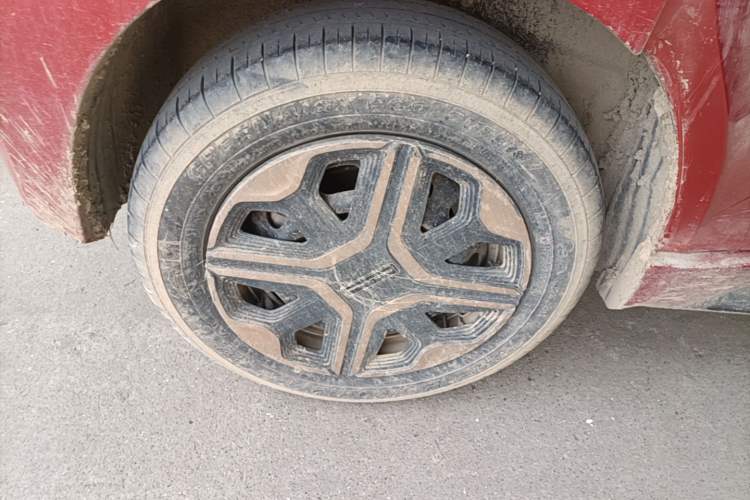 Used Baojun E200 2019 250KM Smart Drive Edition Right Rear Wheel Hub