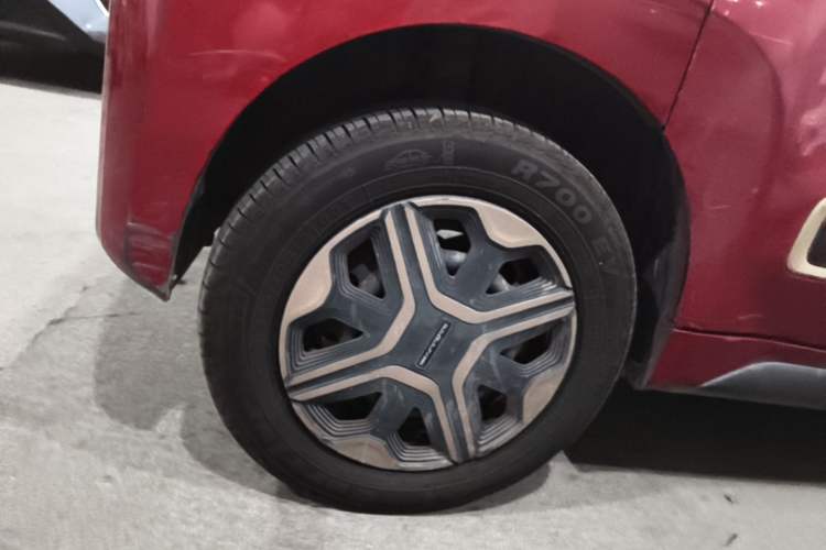 Used Baojun E200 2019 250KM Smart Drive Edition Right Rear Wheel Hub
