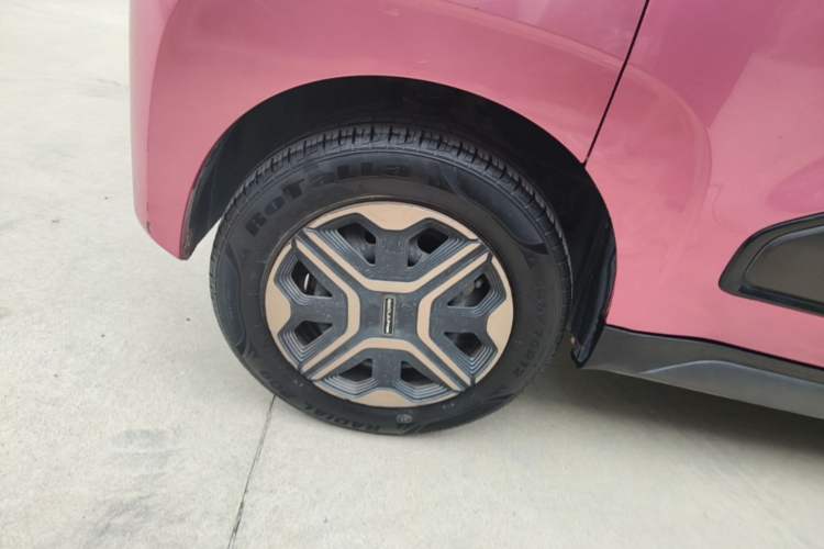 Used Baojun E200 2019 250KM Smart Drive Edition Right Rear Wheel Hub