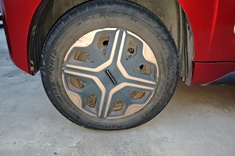Used Baojun E200 2019 250KM Smart Drive Edition Right Rear Wheel Hub