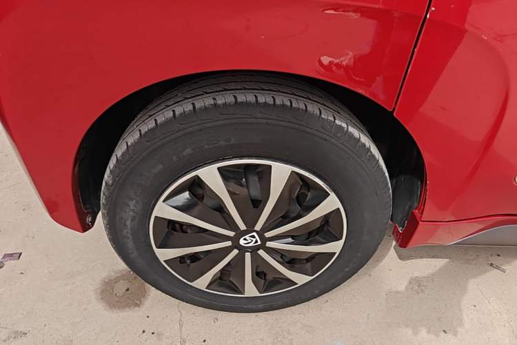 Used Baojun E200 2019 250KM Smart Drive Edition Right Rear Wheel Hub