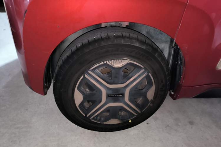 Used Baojun E200 2019 250KM Smart Drive Edition Right Rear Wheel Hub