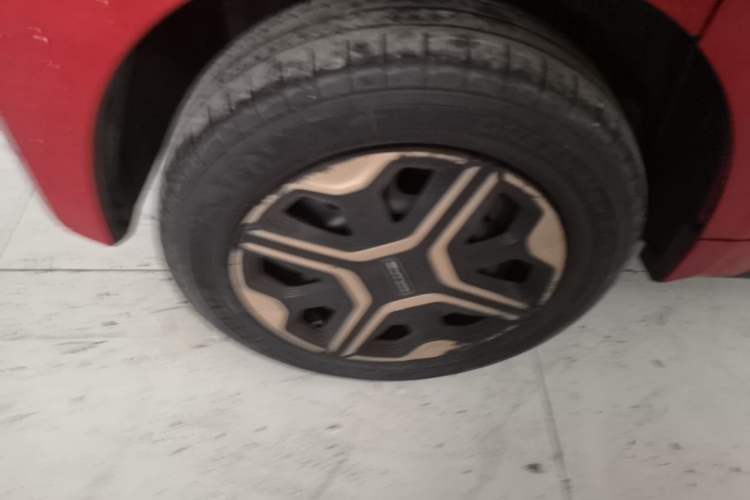 Used Baojun E200 2019 250KM Smart Drive Edition Right Rear Wheel Hub