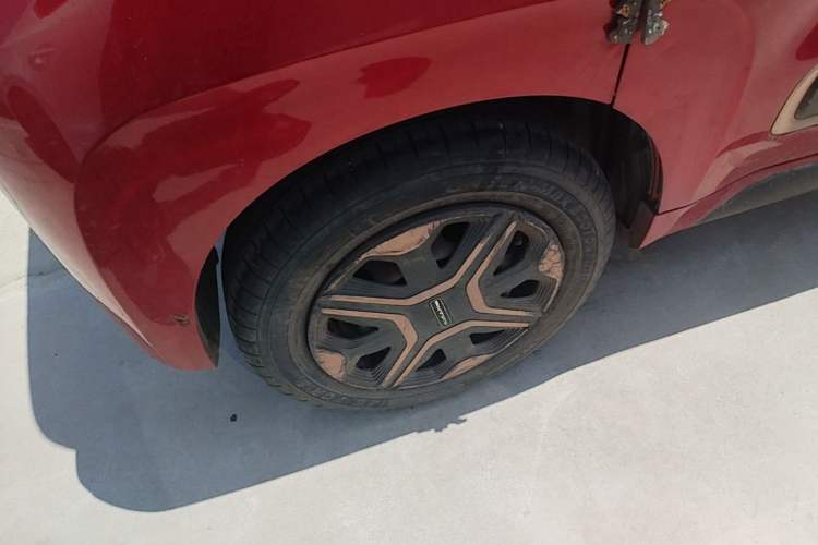Used Baojun E200 2019 250KM Smart Drive Edition Right Rear Wheel Hub