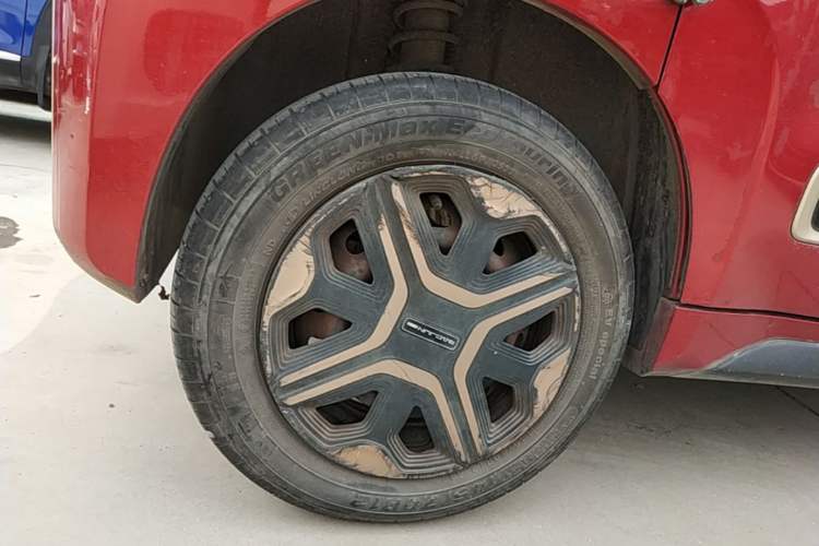 Used Baojun E200 2019 250KM Smart Drive Edition Right Rear Wheel Hub